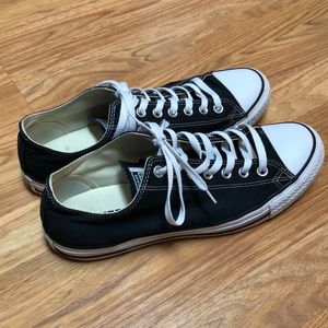 Classic B/W Converse. Men’s 10 / Women’s 12